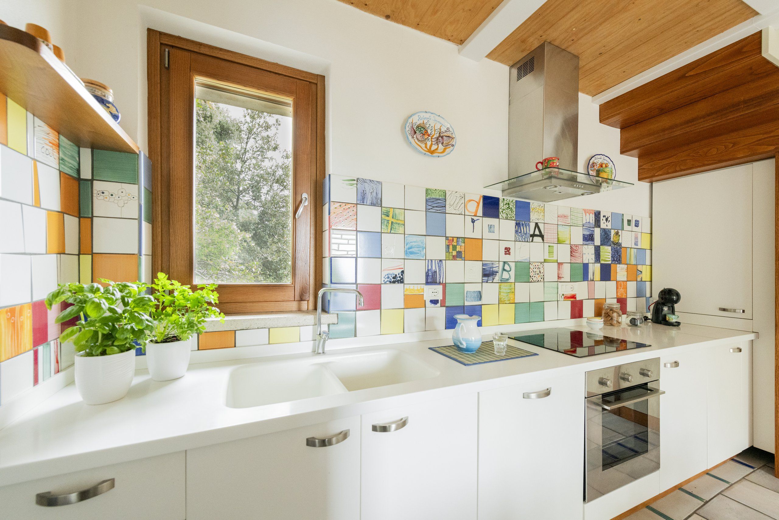 Cucina attrezzata con maioliche vietresi
