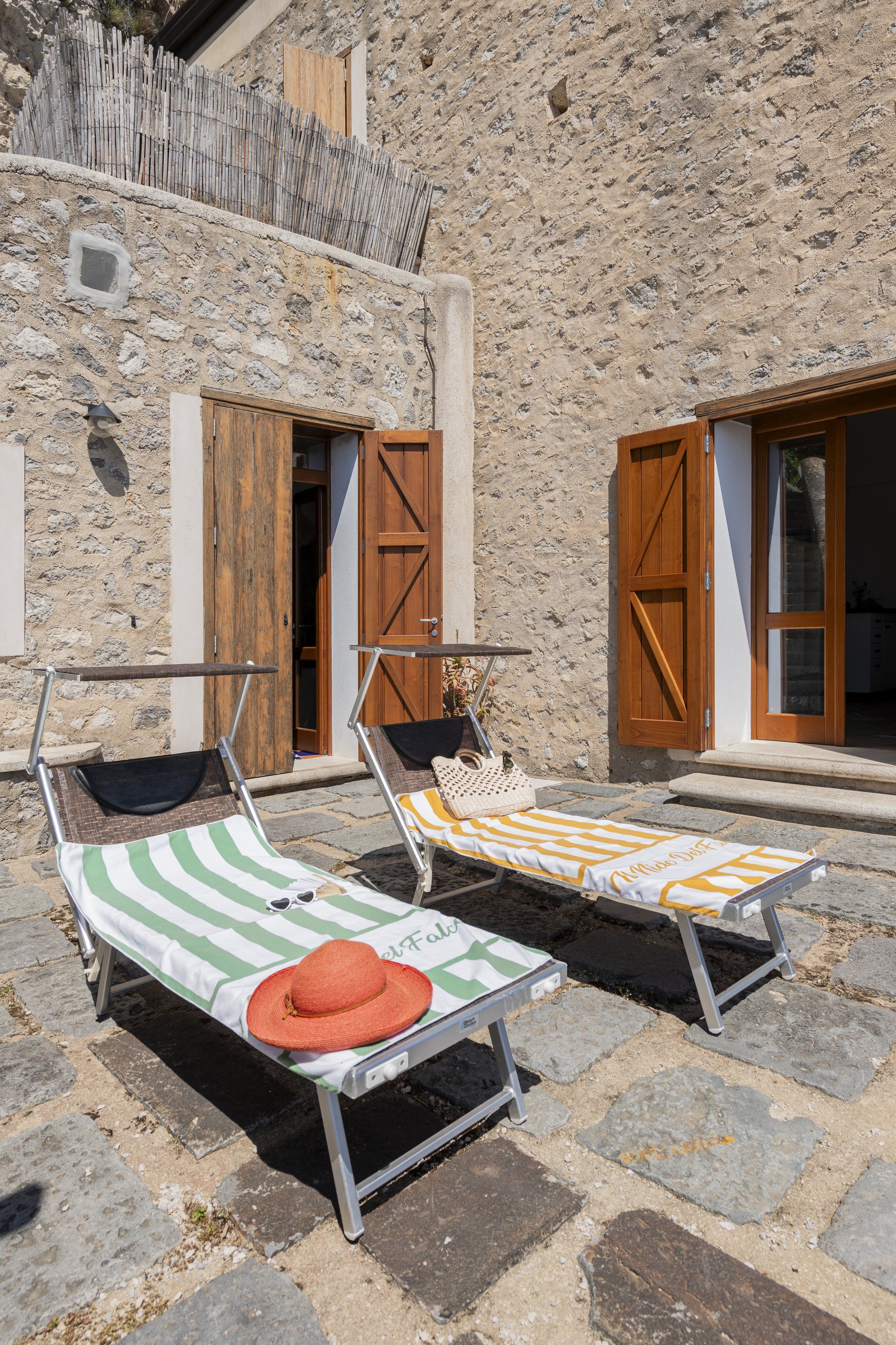 Terrazza della villa con pergolato