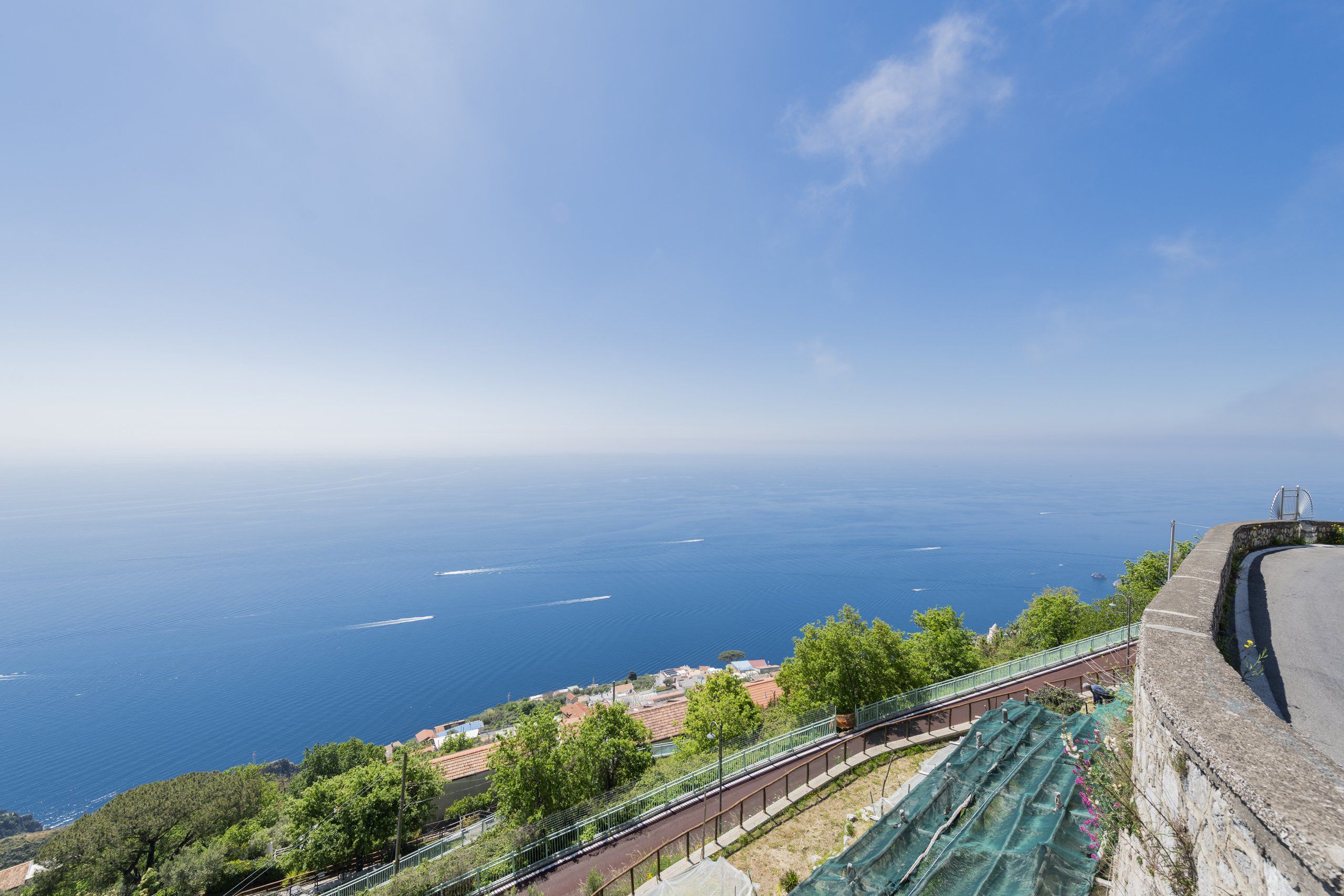 Vigneti terrazzati sopra la costa di Furore